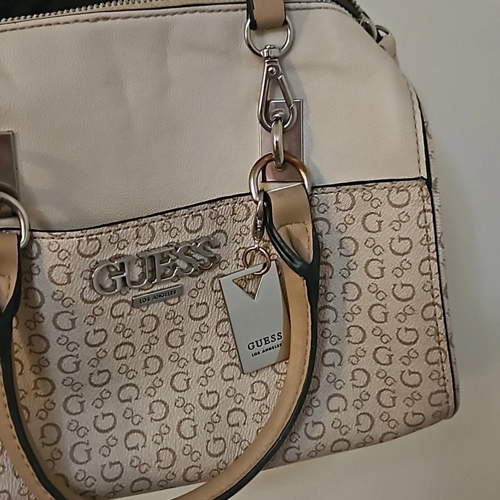 GUESS 1990s Cream Logo Doctor Crossbody Handbag